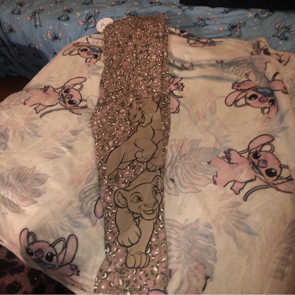 Disney lion king leggings - pajama bottoms size med - Picture 3 of 6